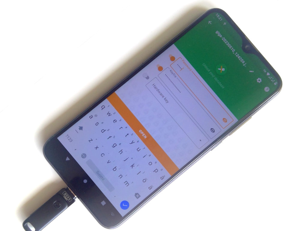 usb tikku sisältää lisävarmenteen ppuhelimen keepass-ohjelmalle